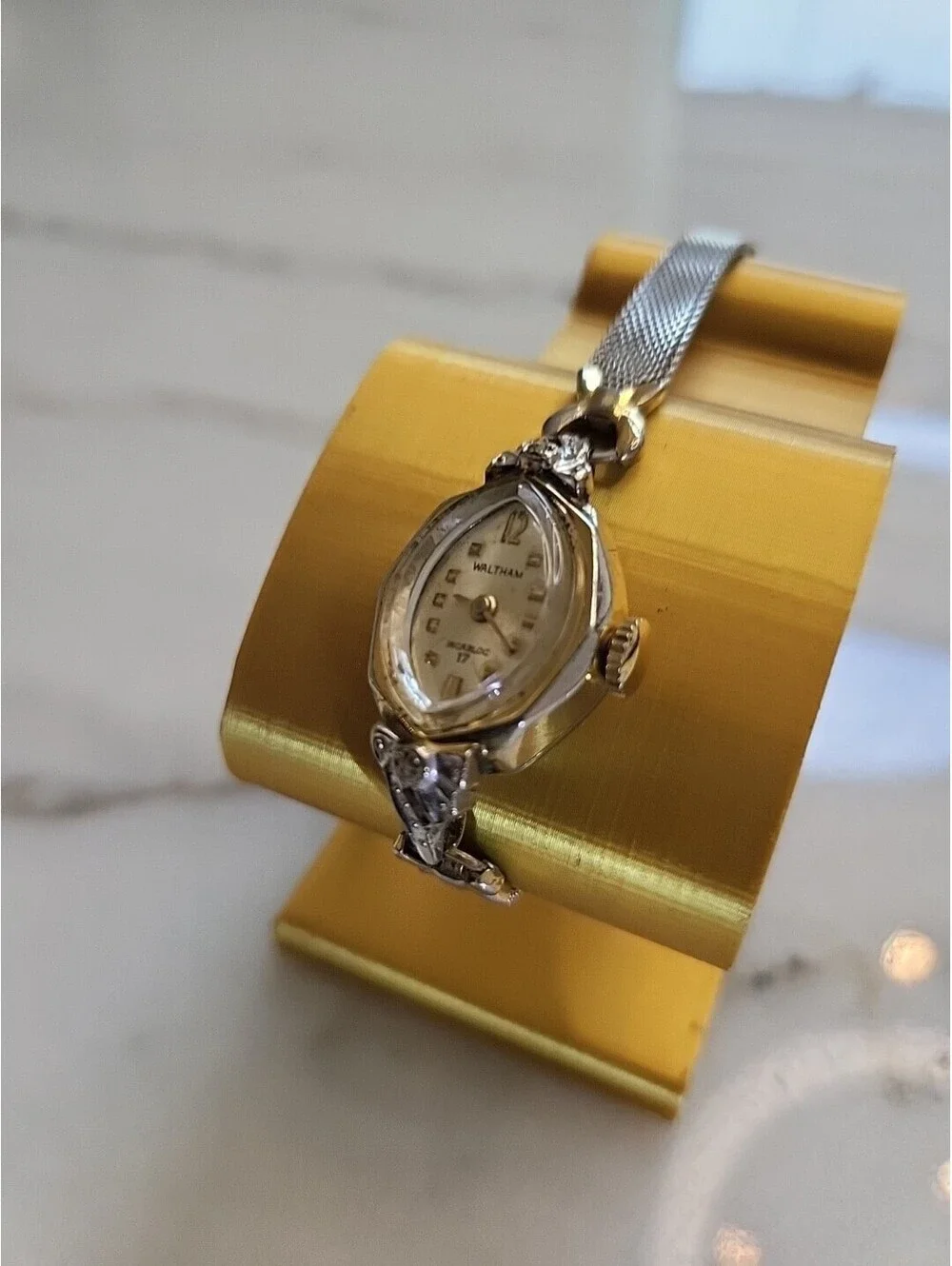 Vtg Waltham Ladies 17Jewels Incabloc Windup Watch 6.75